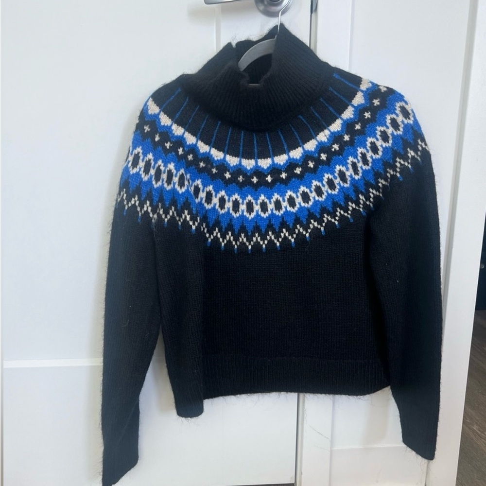Black and Blue Patterned Women's Sweater